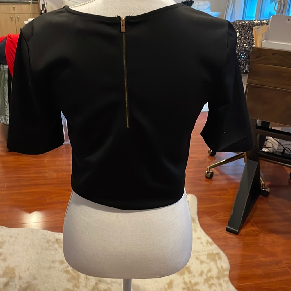 Black express crop top